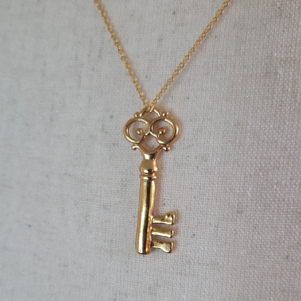 Magic Attic Doll necklace gold key vintage 1990s 8" For Girls or Women To Wear